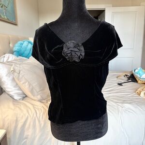 Chic Vintage 90s Black Velvet 100% Silk Women's Blouse with Floral Detail